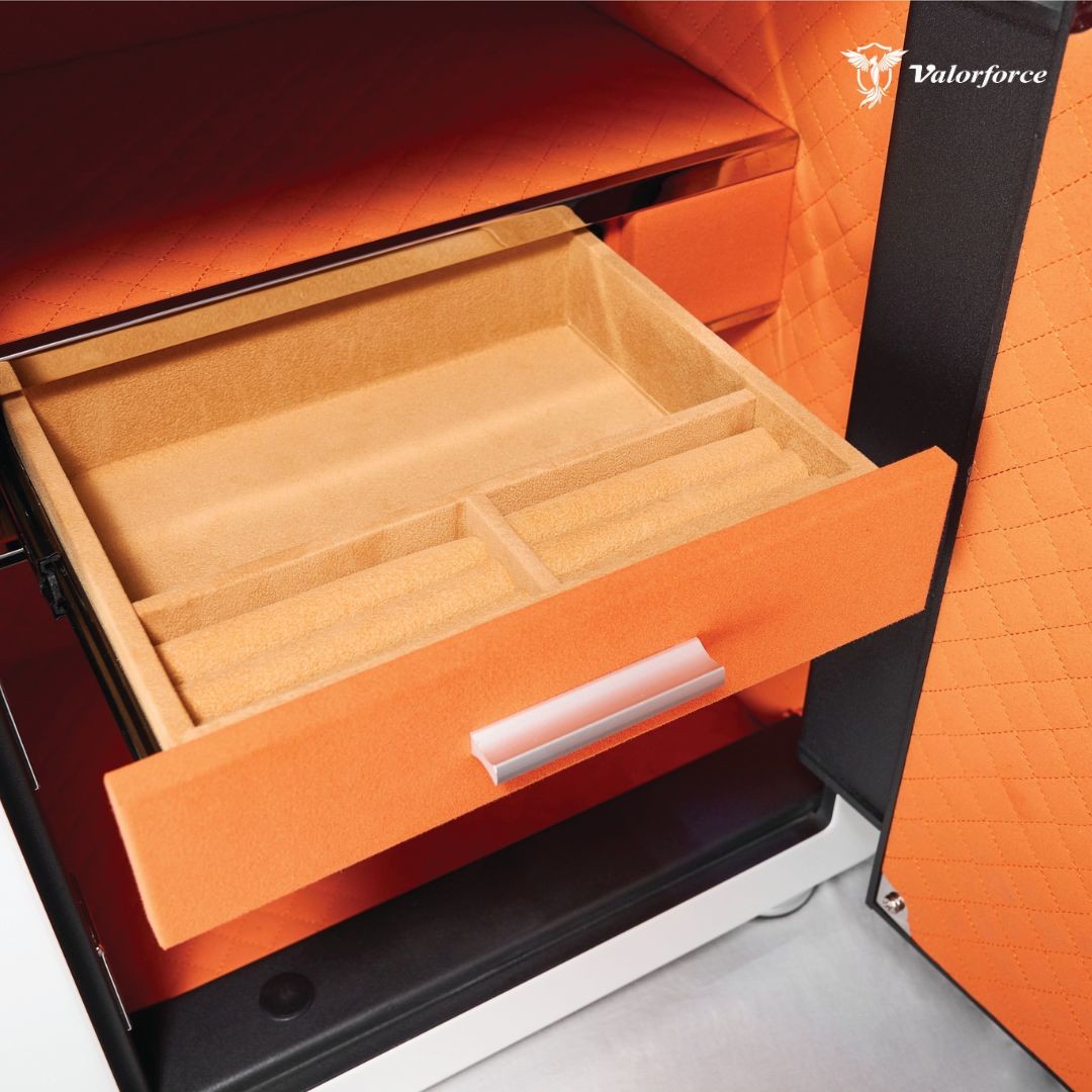 Passion V12 Le Blanc safe triple cylinder bolts
Le Blanc safe open view with LED lighting