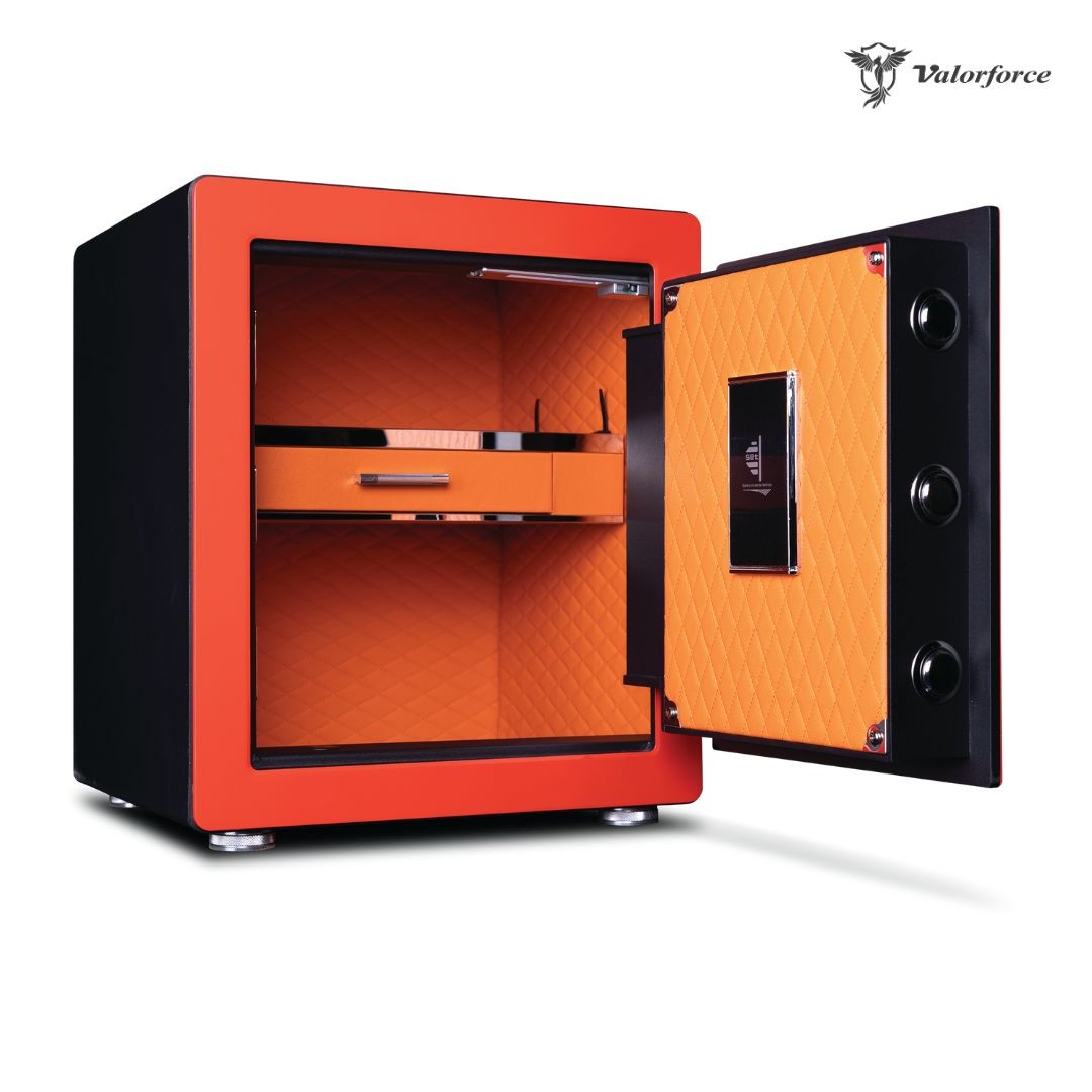 Passion V12 Le Blanc safe triple cylinder bolts
Le Blanc safe open view with LED lighting