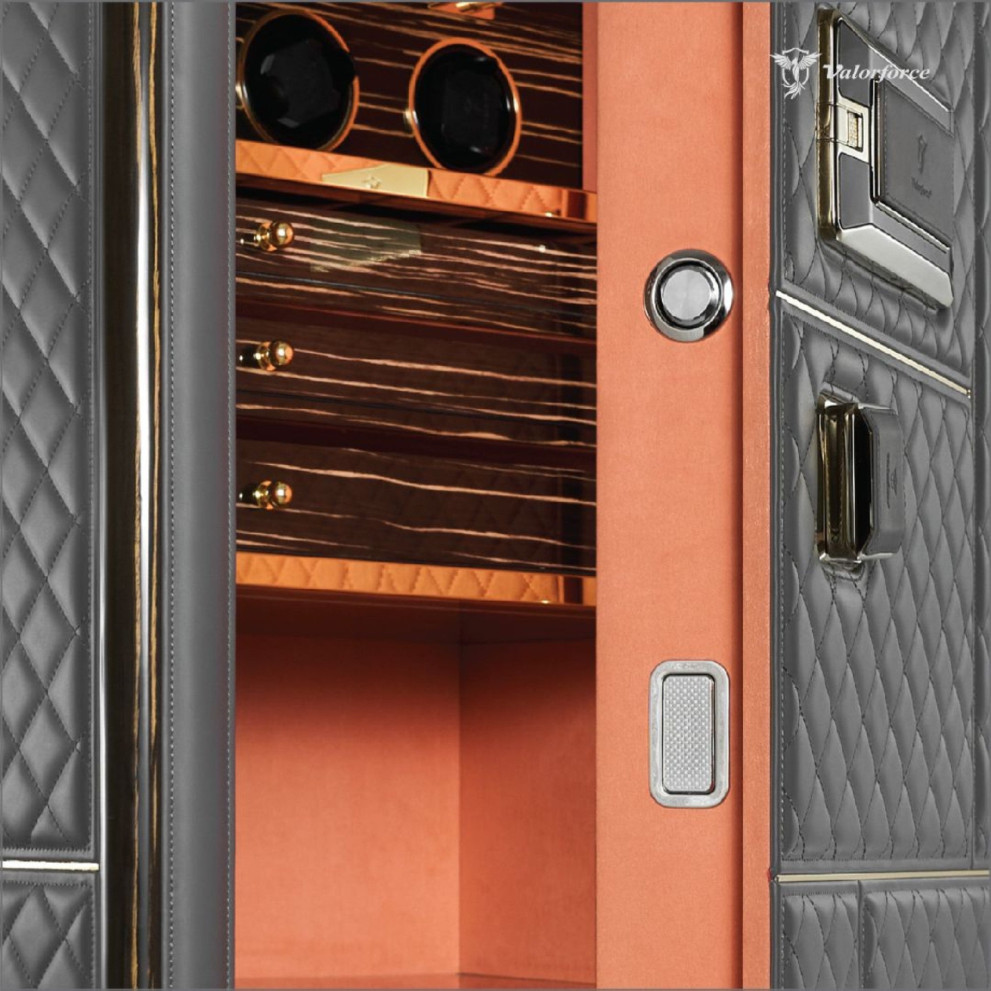 NC5 Space Grey interior with 8 watch winders and 3 drawers
German storm wind thread lock with square and cylinder bolts – NC5
Customizable compartments and jewelry drawer – NC5 Space Grey