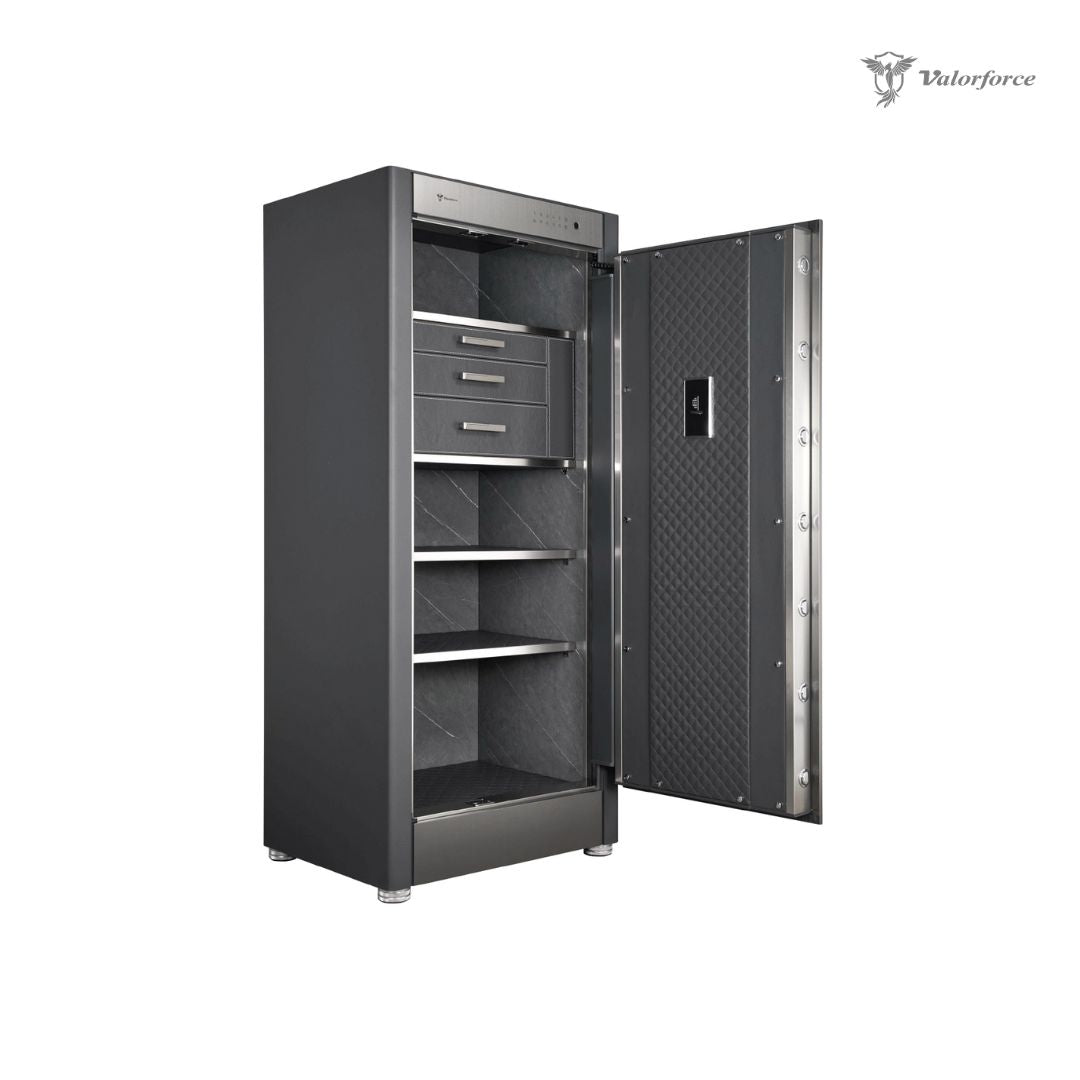 Heavy-duty zinc alloy handle on R150 safe
Large stainless vault for documents and jewelry – R150 model