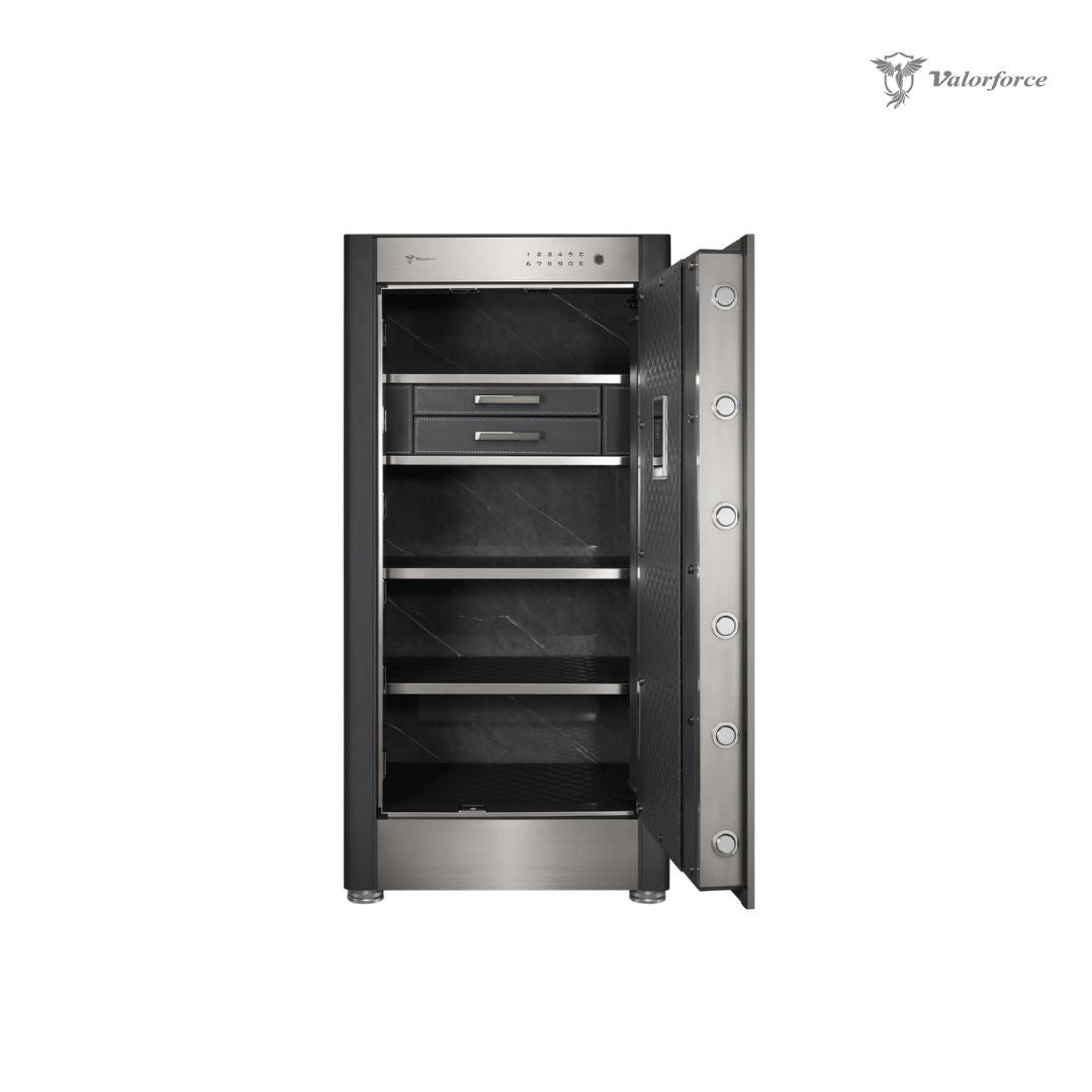 Zinc alloy handle on R120 safe
Large capacity stainless vault – Valorforce R120