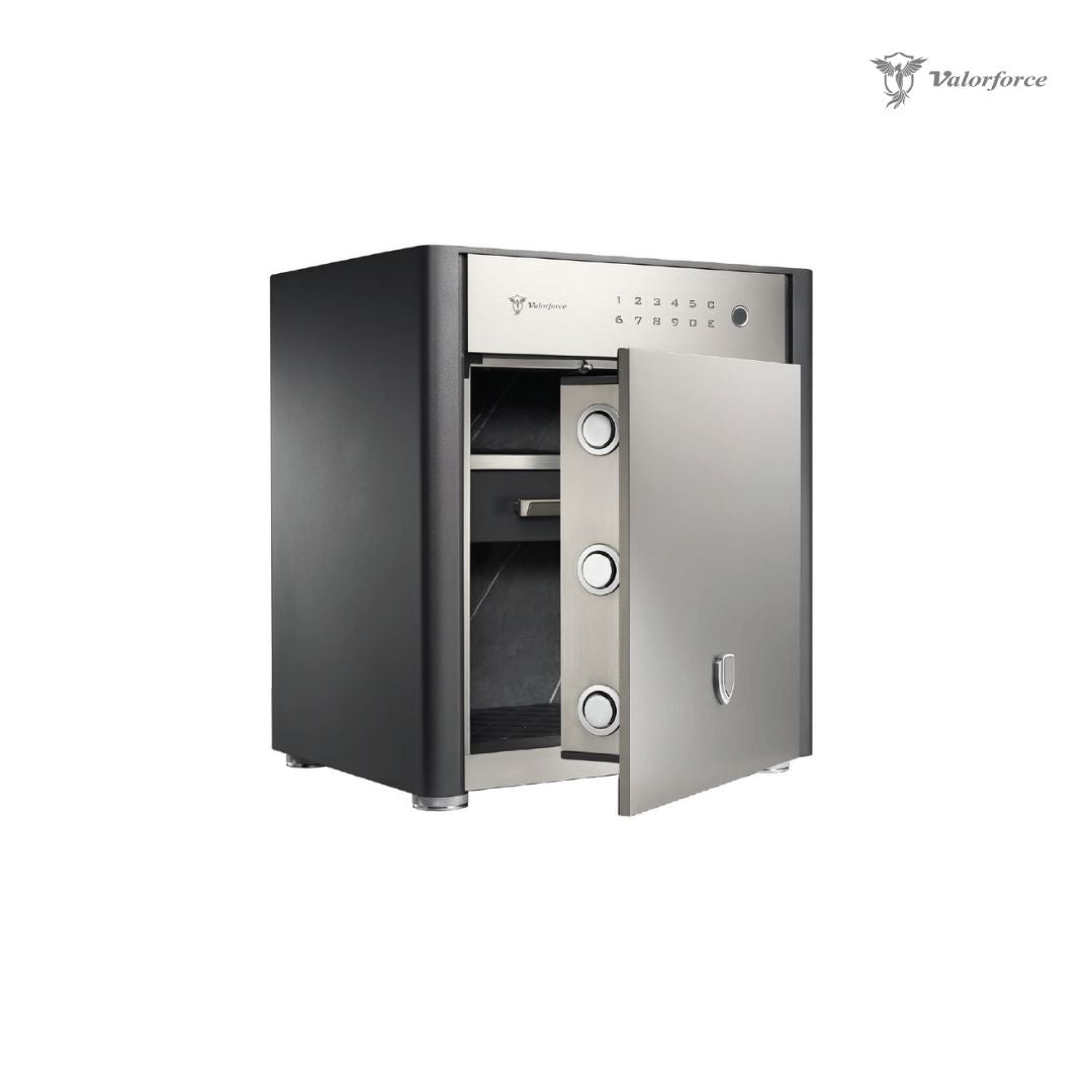 Stainless jewelry safe with biometric lock panel – Revival R45
Elegant zinc alloy handle on Revival R45 safe