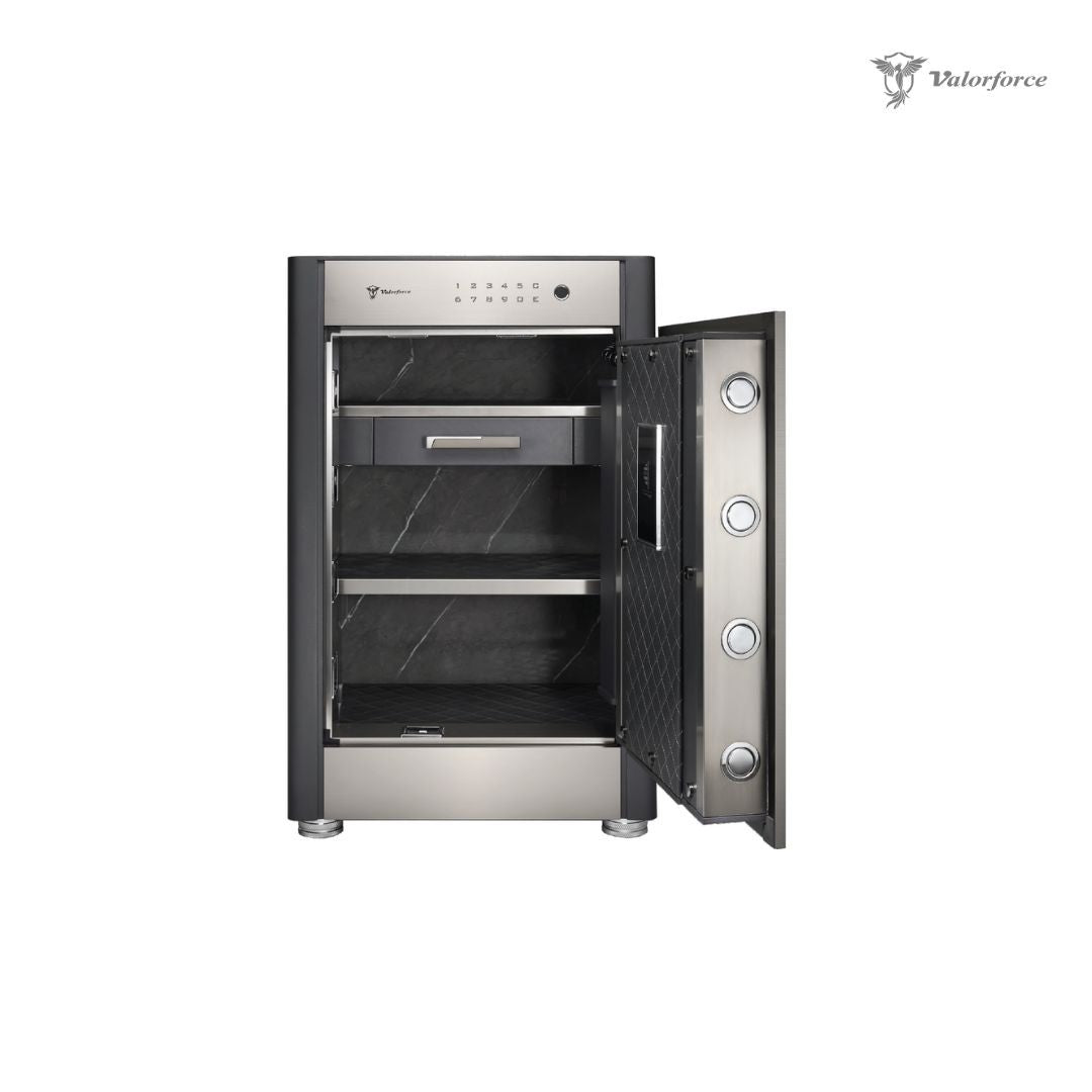 Elegant zinc alloy handle of Revival R70 safe
Large stainless steel safe for documents and jewellery – R70 model