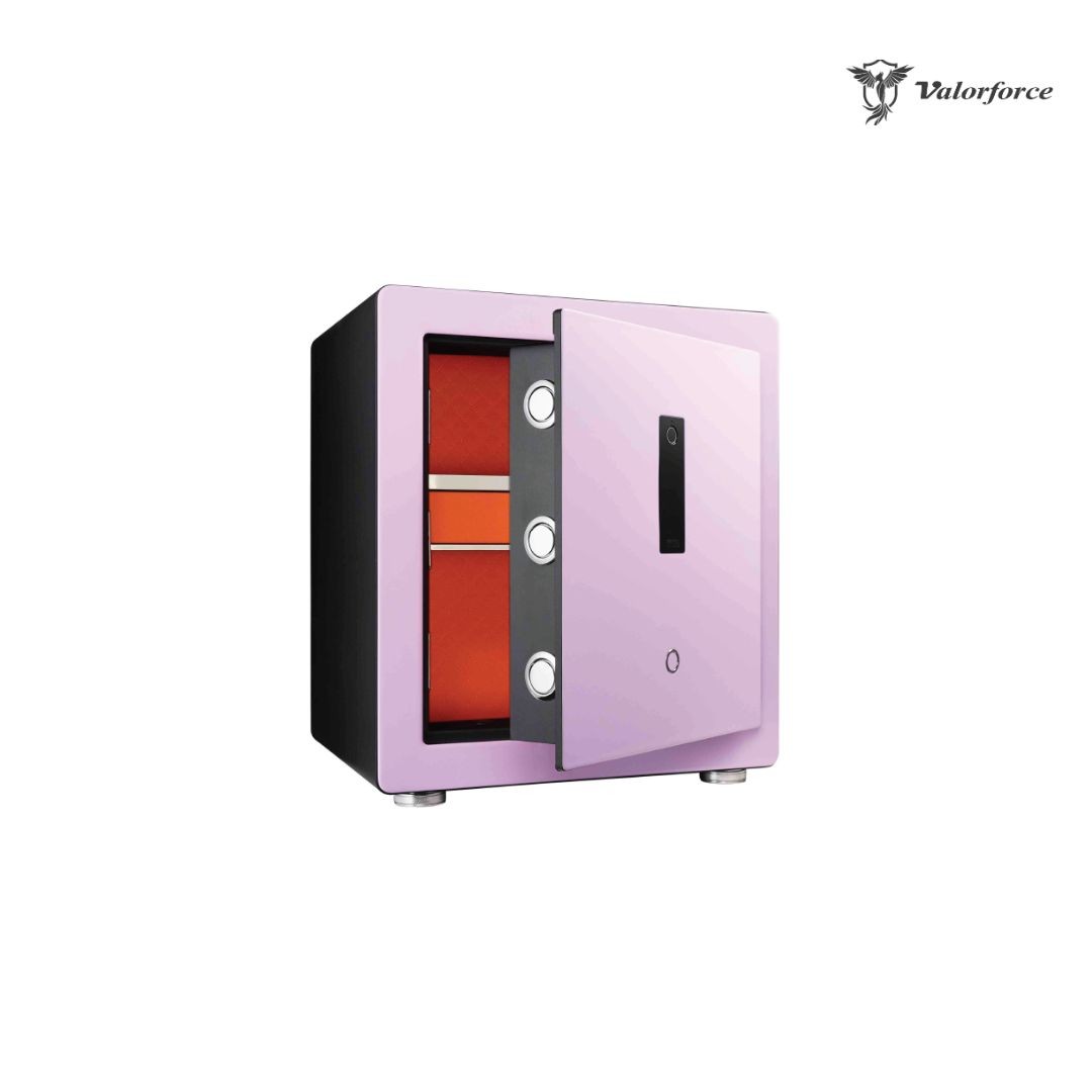 Triple-bolt cylinder lock on V12 Lilac biometric safe
Compact lilac home safe for jewellery and documents – V12 Special Edition
