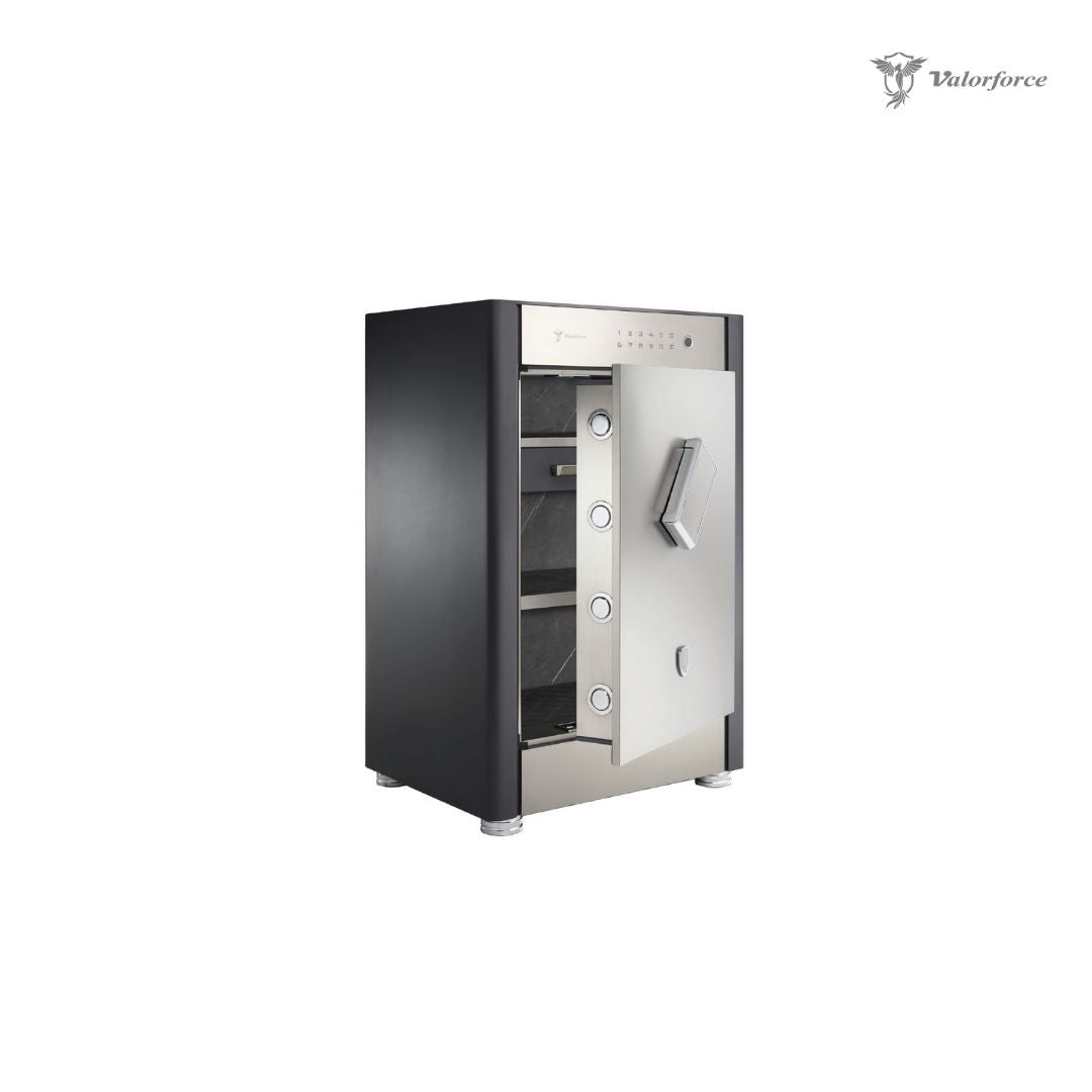 Elegant zinc alloy handle of Revival R70 safe

Large stainless steel safe for documents and jewellery – R70 model
