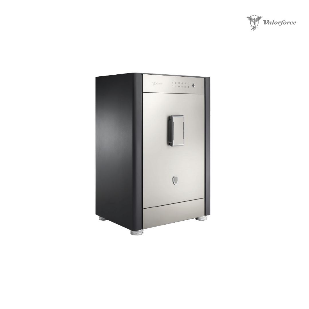 Elegant zinc alloy handle of Revival R70 safe

Large stainless steel safe for documents and jewellery – R70 model